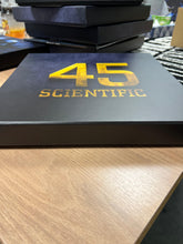 Load image into Gallery viewer, PRÉCOMMANDE - COFFRET 45 GROUPE ILLÉGAL